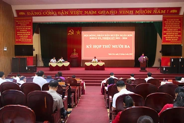 Quang cảnh Kỳ họp HĐND huyện Ngân Sơn.