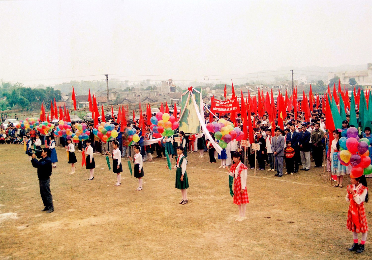 Ceremony to establish Bac Kan province in 1997 (Photo: Archive) mit-tinh-tai-thanh-lap-tinh.jpg