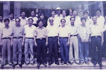 Các đồng chí Thường trực, Ban Thường vụ Tỉnh ủy Bắc Thái làm việc với Chi bộ, Ban biên tập Báo Bắc Thái về nhân sự Báo Bắc Kạn tháng 11-1996 (ảnh chụp tại Tòa soạn Báo Bắc Thái).