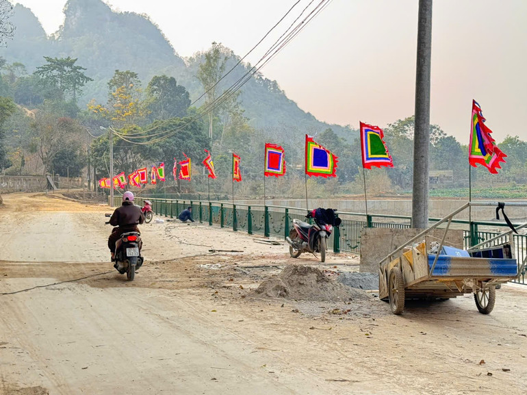 Khu vực vào đền Thắm hiện đang được tổng vệ sinh. den-tham-8.jpg