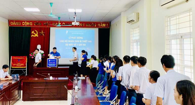 Đoàn viên công đoàn, người lao động VNPT Bắc Kạn quyên góp ủng hộ nhân dân bị thiệt hại do thiên tai. Đoàn viên công đoàn, người lao động VNPT Bắc Kạn quyên góp ủng hộ nhân dân bị thiệt hại do thiên tai.