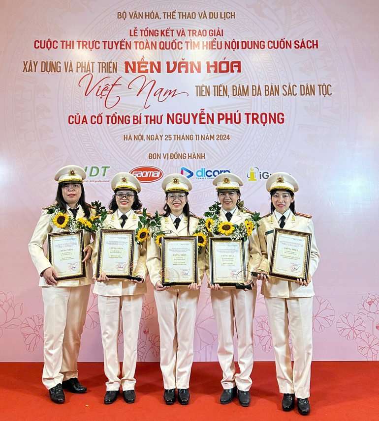 Các hội viên phụ nữ của Phòng Tham mưu, Công an tỉnh Bắc Kạn đạt giải trong cuộc thi. (ảnh nhân vật cung cấp). cuoc-2.jpg