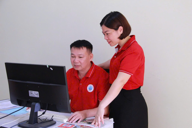 Phóng viên Báo Bắc Kạn trao đổi nghiệp vụ. bao-bk-3.jpg