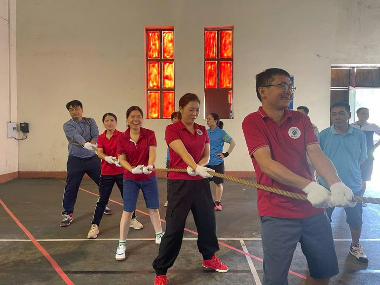Phóng viên Báo Bắc Kạn tham gia giải kéo co của tỉnh. bao-bk.jpg