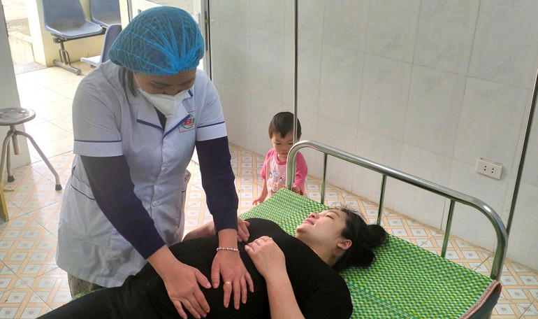 Chị Triệu Thị Lại, thôn Thôm Khoan, xã Cao Sơn khám thai định kỳ tại Trạm Y tế xã. cao-son.jpg