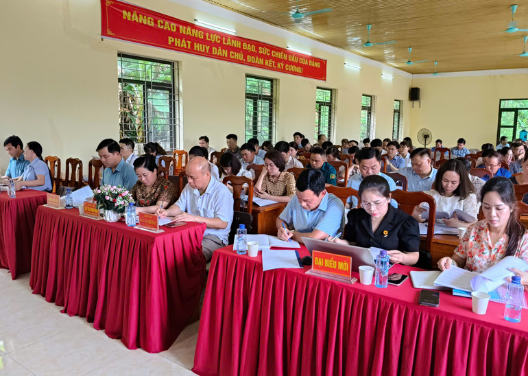 Các đại biểu dự vận hành thử nghiệm bộ máy chính quyền cấp xã mới tại Cẩm Giàng. cam-1.jpg