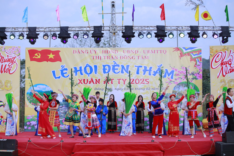 Chương trình văn nghệ tại Lễ khai mạc. h7a9758.jpg