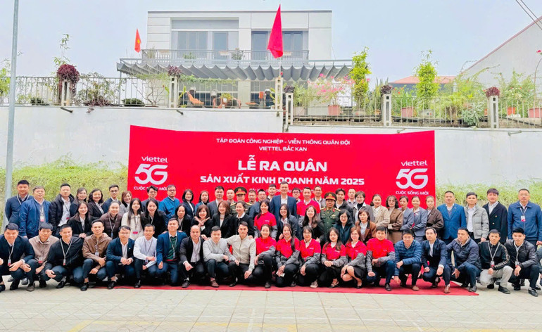 Viettel Bắc Kạn tổ chức Lễ ra quân sản xuất kinh doanh năm 2025. vie-te.jpg