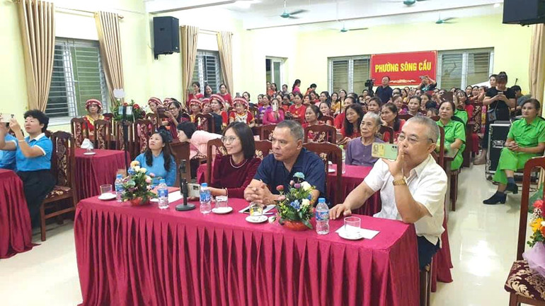 Đổi mới hình thức sinh hoạt đã thu hút đông đảo hội viên phụ nữ tham gia. song-12.jpg