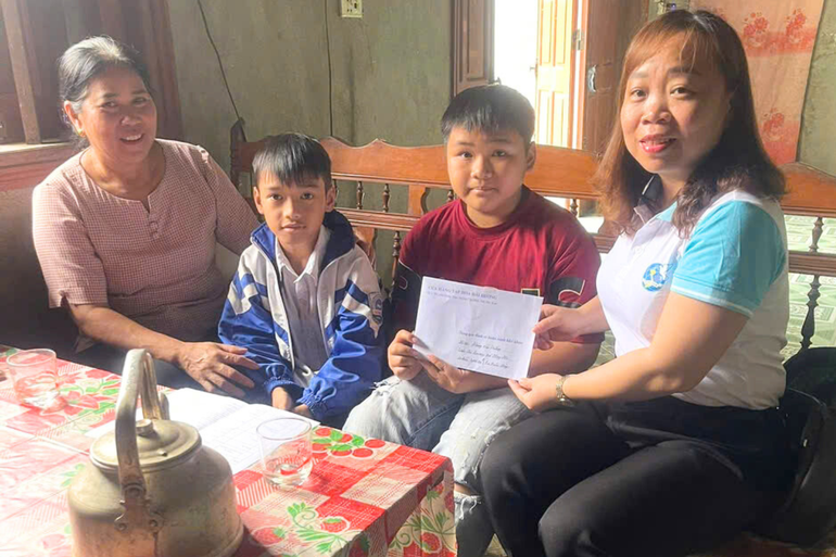 Hội LHPN huyện Chợ Mới trao tiền hỗ trợ trẻ em mồ côi tại thôn Nà Quang, xã Nông Hạ. thiet-ke-chua-co-ten-7.png