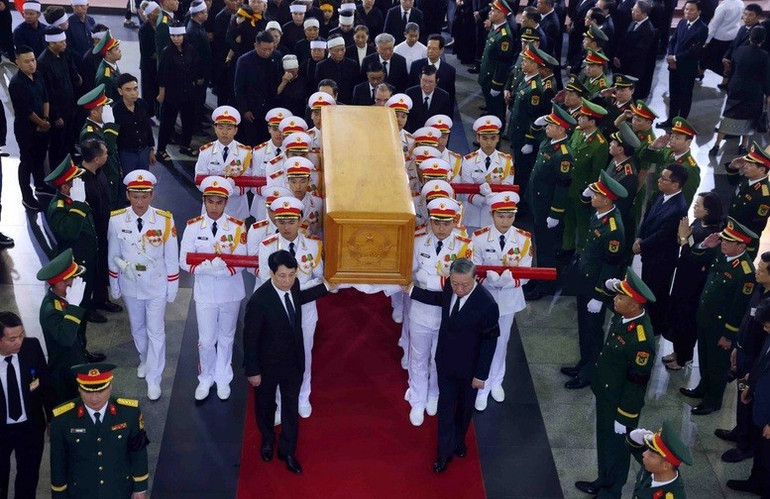 Các đồng chí lãnh đạo Đảng, Nhà nước chuyển linh cữu nguyên Chủ tịch nước Trần Đức Lương Các đồng chí lãnh đạo Đảng, Nhà nước chuyển linh cữu nguyên Chủ tịch nước Trần Đức Lương