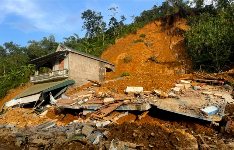 Ngôi nhà tại thôn Nà Thoi, xã Quang Thuận, huyện Bạch Thông bị đổ sập hoàn toàn vào chiều 08/9/2024 do ảnh hưởng hoàn lưu cơn bão số 3. thuan 1.jpg