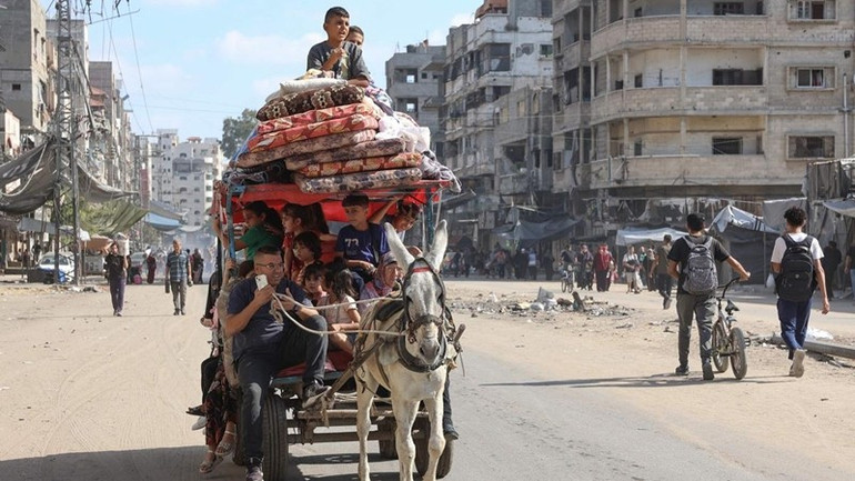Người dân Palestine tháo chạy khỏi khu vực phía Bắc thành phố Gaza, ngày 12/10/2024. (Ảnh: AFP) Người dân Palestine tháo chạy khỏi khu vực phía Bắc thành phố Gaza, ngày 12/10/2024. (Ảnh: AFP)