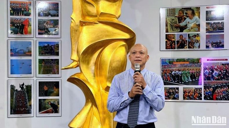 Nhiếp ảnh gia Nguyễn Á chia sẻ những kỷ niệm đáng nhớ khi tác nghiệp. Nhiếp ảnh gia Nguyễn Á chia sẻ những kỷ niệm đáng nhớ khi tác nghiệp.
