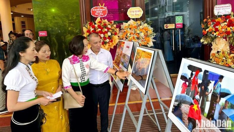 Triển lãm mở cửa đến hết ngày 9/8 tại Bảo tàng Phụ nữ Việt Nam (36 Lý Thường Kiệt, Hà Nội). Triển lãm mở cửa đến hết ngày 9/8 tại Bảo tàng Phụ nữ Việt Nam (36 Lý Thường Kiệt, Hà Nội).