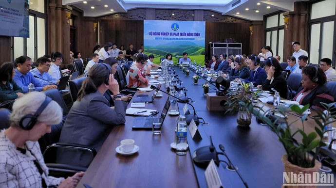 Toàn cảnh cuộc họp chia sẻ thông tin tình hình thiên tai khẩn cấp về cơn bão số 3 và xây dựng kế hoạch đánh giá nhanh thiệt hại do bão. 8.jpg