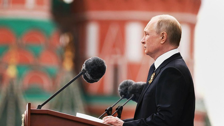 Tổng thống Putin phát biểu tại Lễ duyệt binh Chiến thắng ở Quảng trường Đỏ. (Ảnh: RBK) 346823529081776-8834-777.jpg