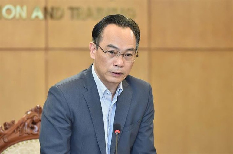 Thứ trưởng Bộ GD&ĐT Hoàng Minh Sơn cho biết, năm 2025 Bộ tiếp tục có những điều chỉnh để kỳ thi tốt nghiệp THPT và tuyển sinh đại học diễn ra thuận lợi, minh bạch và công bằng hơn cho thí sinh. Ảnh: VGP Thứ trưởng Bộ GD&ĐT Hoàng Minh Sơn cho biết, năm 2025 Bộ tiếp tục có những điều chỉnh để kỳ thi tốt nghiệp THPT và tuyển sinh đại học diễn ra thuận lợi, minh bạch và công bằng hơn cho thí sinh. Ảnh: VGP