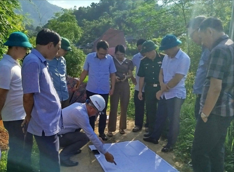 Chủ đầu tư phối hợp với Ban Dân tộc HĐND tỉnh đi thực địa hoàn thiện hồ sơ chuyển đổi mục đích sử dụng đất trồng lúa để trình HĐND thông qua tại kỳ họp đột xuất tháng 9/2024. acc4b43d1f39b967e028.jpg