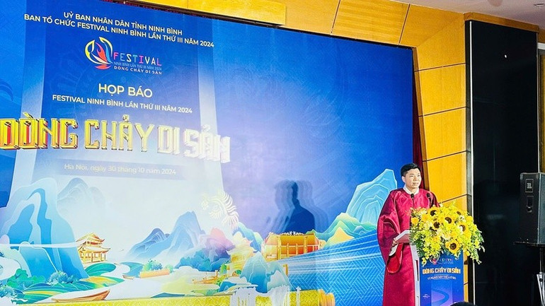 Ông Nguyễn Mạnh Cường - Giám đốc Sở Văn hoá Thể thao Ninh Bình thông tin về Festival Ninh Bình lần thứ III tại cuộc họp báo. Ảnh: VGP/Diệp Anh Ông Nguyễn Mạnh Cường - Giám đốc Sở Văn hoá Thể thao Ninh Bình thông tin về Festival Ninh Bình lần thứ III tại cuộc họp báo. Ảnh: VGP/Diệp Anh