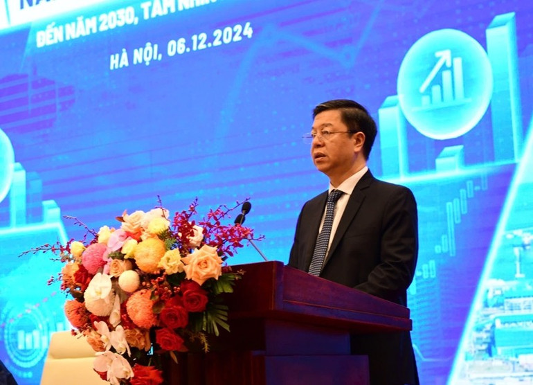 PGS.TS Vũ Trọng Lâm, Giám đốc - Tổng Biên tập Nhà xuất bản Chính trị Quốc gia Sự thật phát biểu đề dẫn Diễn đàn. PGS.TS Vũ Trọng Lâm, Giám đốc - Tổng Biên tập Nhà xuất bản Chính trị Quốc gia Sự thật phát biểu đề dẫn Diễn đàn.