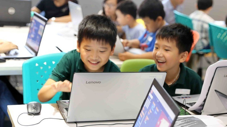 Thông qua Bộ Quy tắc, trẻ em sẽ được phổ cập kiến thức nhằm nâng cao hiểu biết khi tham gia môi trường Internet. (Ảnh minh họa: TTXVN) 5-1520405171-6-5643-7625-5423-612.jpg