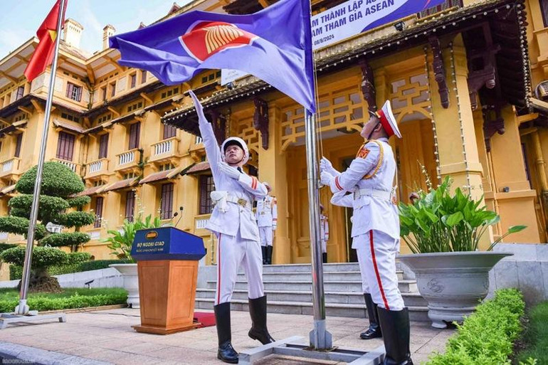 Lễ Thượng cờ ASEAN sáng 8/8 tại Trụ sở Bộ Ngoại giao Lễ Thượng cờ ASEAN sáng 8/8 tại Trụ sở Bộ Ngoại giao