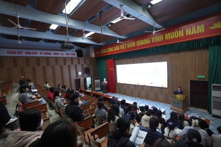 Buổi chia sẻ chuyên môn với cha mẹ có con tự kỷ tại Bệnh viện Nhi Trung ương. Buổi chia sẻ chuyên môn với cha mẹ có con tự kỷ tại Bệnh viện Nhi Trung ương.
