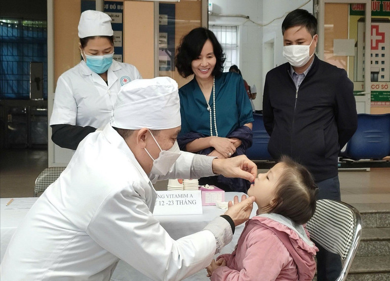 Bổ sung vitamin A cho trẻ tại Trạm Y tế xã Quân Hà (Bạch Thông). gen-h-z6654368313169-69291e17f0da45d7378b08a72833e9fc.jpg