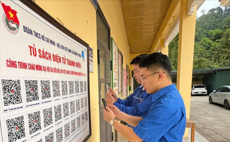 Mô hình “Tủ sách điện tử” của Đoàn Thanh niên xã Dương Phong mang tri thức số đến với cộng đồng. thanh-nien.jpg