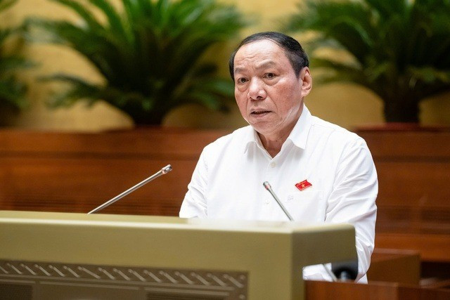Bộ trưởng Bộ VHTT&DL Nguyễn Văn Hùng thừa ủy quyền của Thủ tướng trình bày Tờ trình chủ trương đầu tư Chương trình mục tiêu quốc gia về phát triển văn hóa giai đoạn 2025-2035. Bộ trưởng Bộ VHTT&DL Nguyễn Văn Hùng thừa ủy quyền của Thủ tướng trình bày Tờ trình chủ trương đầu tư Chương trình mục tiêu quốc gia về phát triển văn hóa giai đoạn 2025-2035.