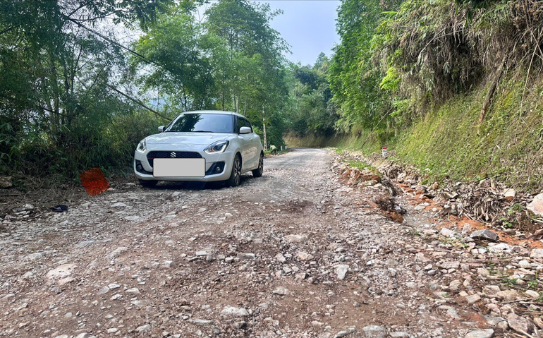 Đường 257B xuống cấp khiến người dân đi lại khó khăn. img-4739.jpg