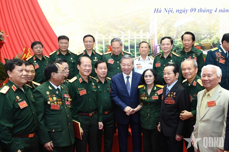 Tổng Bí thư Tô Lâm động viên các đại biểu cựu chiến binh, cựu thanh niên xung phong, dân quân tự vệ. 4-1.jpg