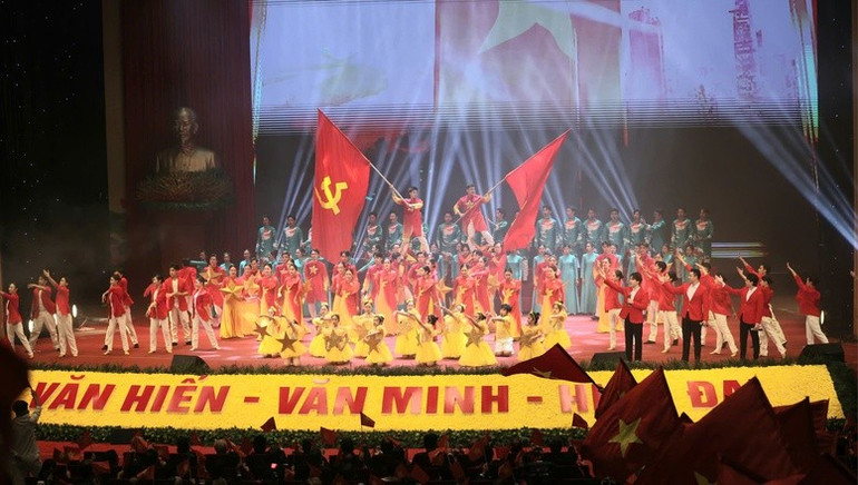 Chương trình nghệ thuật tái hiện những giai đoạn phát triển đầy tự hào của Thủ đô xuyên suốt chiều dài lịch sử dựng nước, giữ nước - Ảnh: VGP/Gia Huy Chương trình nghệ thuật tái hiện những giai đoạn phát triển đầy tự hào của Thủ đô xuyên suốt chiều dài lịch sử dựng nước, giữ nước - Ảnh: VGP/Gia Huy