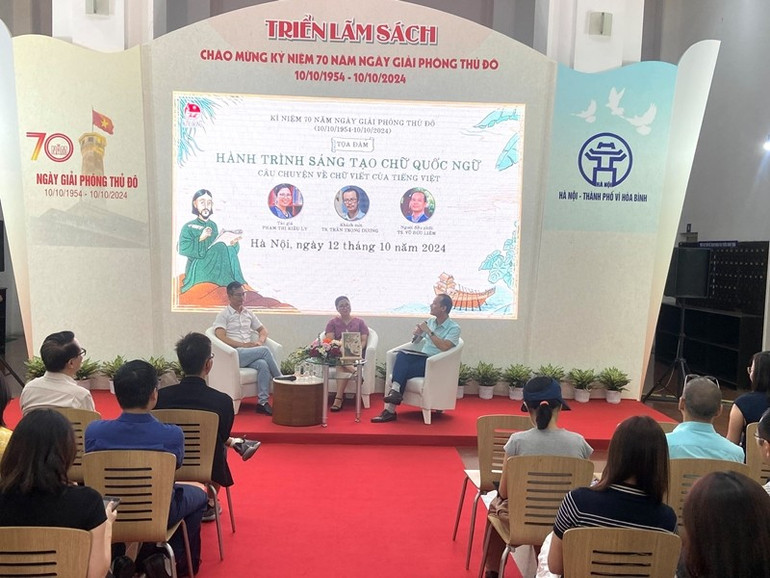 Các đại biểu giao lưu tại tọa đàm. Các đại biểu giao lưu tại tọa đàm.