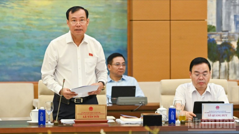 Chủ nhiệm Ủy ban Quốc phòng, An ninh và Đối ngoại của Quốc hội Lê Tấn Tới. (Ảnh: DUY LINH) Chủ nhiệm Ủy ban Quốc phòng, An ninh và Đối ngoại của Quốc hội Lê Tấn Tới. (Ảnh: DUY LINH)