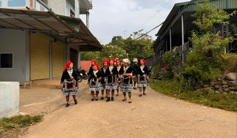 Phụ nữ dân tộc Dao ở xã Đôn Phong (Bạch Thông) ngày càng tự tin, khẳng định được vai trò của mình trong gia đình. dan-toc.jpg