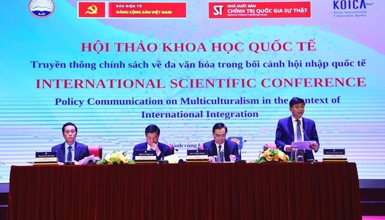 Các đồng chí chủ trì Hội thảo. Các đồng chí chủ trì Hội thảo.