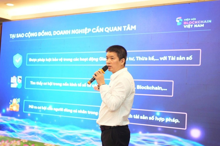 Ông Phan Đức Trung, Phó Chủ tịch Thường trực VBA chia sẻ tại hội thảo - Ảnh: VGP/Hồng Đức Ông Phan Đức Trung, Phó Chủ tịch Thường trực VBA chia sẻ tại hội thảo - Ảnh: VGP/Hồng Đức