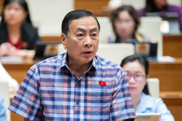 ĐBQH Phạm Văn Hòa. ĐBQH Phạm Văn Hòa.