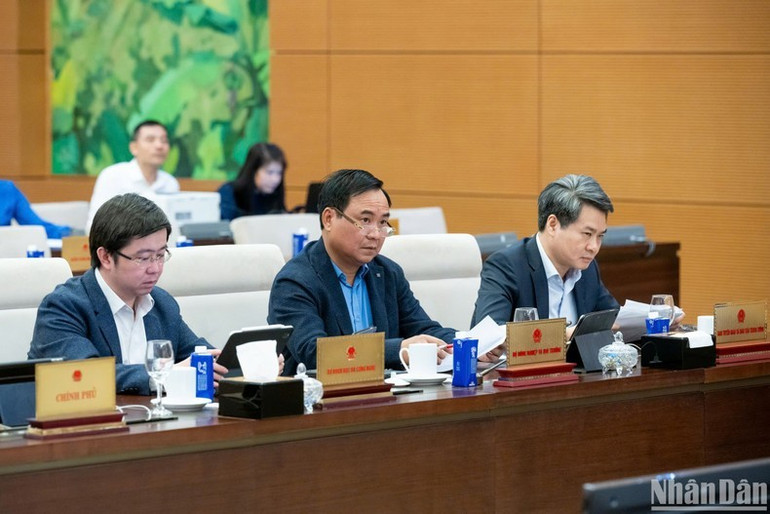 Đại diện các Bộ, ngành dự phiên họp. (Ảnh: DUY LINH) Đại diện các Bộ, ngành dự phiên họp. (Ảnh: DUY LINH)