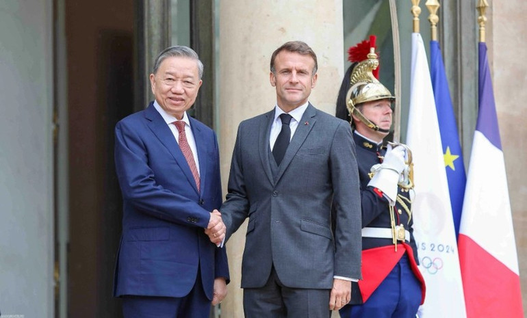Tổng Bí thư, Chủ tịch nước Tô Lâm và Tổng thống Pháp Emmanuel Macron - Ảnh: Báo Quốc tế Tổng Bí thư, Chủ tịch nước Tô Lâm và Tổng thống Pháp Emmanuel Macron - Ảnh: Báo Quốc tế