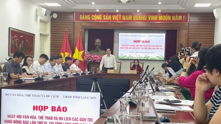 Phó Chủ tịch Thường trực UBND tỉnh Lạng Sơn Dương Xuân Huyên phát biểu. Phó Chủ tịch Thường trực UBND tỉnh Lạng Sơn Dương Xuân Huyên phát biểu.