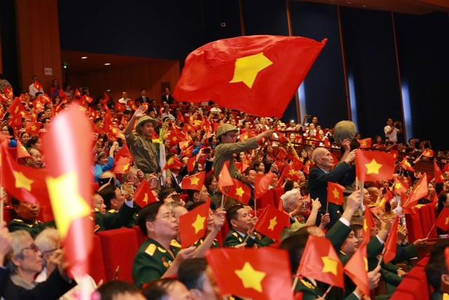Cùng cả nước, người Hà Nội ra sức học tập, lao động sản xuất, chiến đấu… cống hiến cho công cuộc xây dựng và bảo vệ Tổ quốc - Ảnh: VGP/Gia Huy Cùng cả nước, người Hà Nội ra sức học tập, lao động sản xuất, chiến đấu… cống hiến cho công cuộc xây dựng và bảo vệ Tổ quốc - Ảnh: VGP/Gia Huy