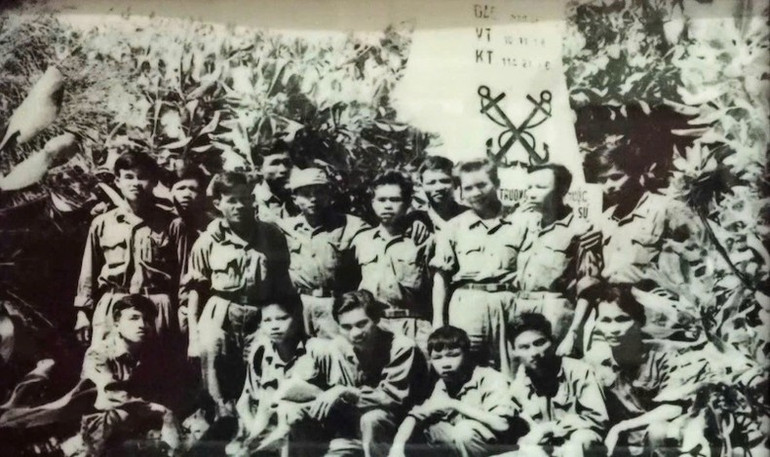 Cán bộ, chiến sĩ Trung đoàn 38 tham gia giải phóng Trường Sa năm 1975. (Ảnh: T.L) Cán bộ, chiến sĩ Trung đoàn 38 tham gia giải phóng Trường Sa năm 1975. (Ảnh: T.L)
