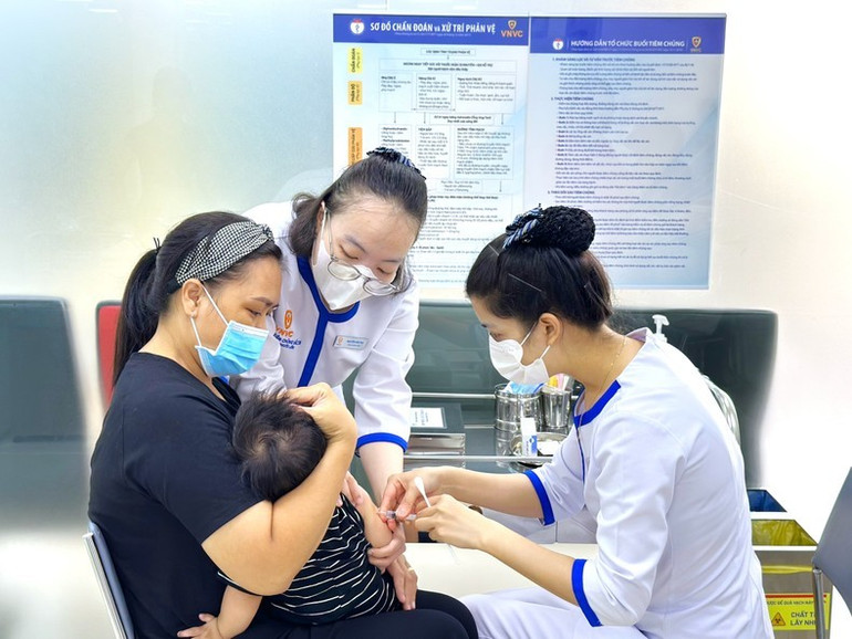 Tiêm vaccine sởi. Tiêm vaccine sởi.