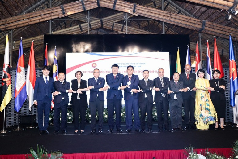 Các đại biểu chụp ảnh lưu niệm tại sự kiện Các đại biểu chụp ảnh lưu niệm tại sự kiện