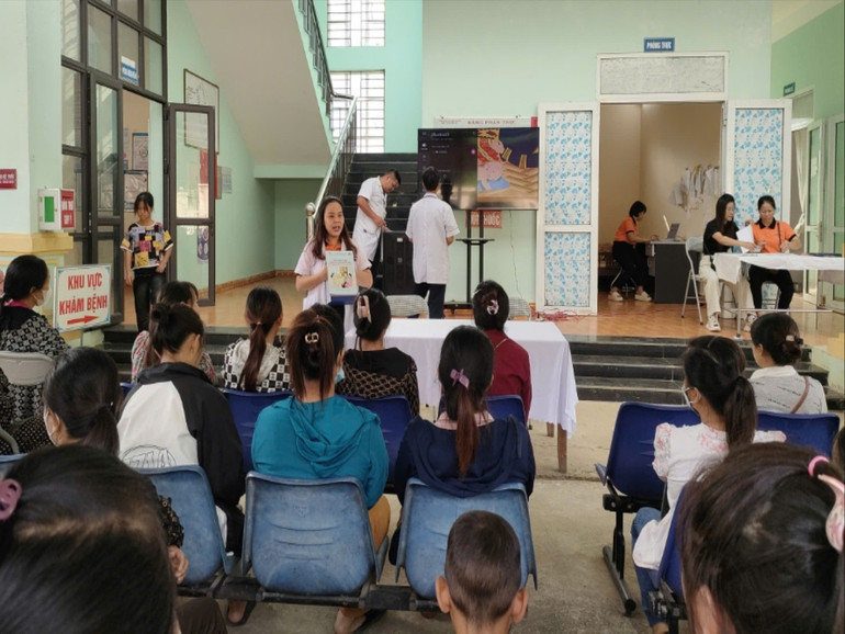 Ngành Y tế triển khai Chiến dịch truyền thông lồng ghép với cung cấp dịch vụ sức khỏe sinh sản/kế hoạch hóa gia đình tại xã Xuân Lạc (Chợ Đồn). z5918210949608-fd3a540431004ab6dcc751d5057c6ff9.jpg