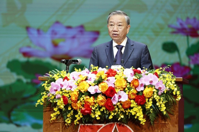 Tổng Bí thư, Chủ tịch nước Tô Lâm tới dự và đọc diễn văn tại Lễ kỷ niệm 70 năm Ngày Giải phóng Thủ đô - Ảnh: VGP/Gia Huy Tổng Bí thư, Chủ tịch nước Tô Lâm tới dự và đọc diễn văn tại Lễ kỷ niệm 70 năm Ngày Giải phóng Thủ đô - Ảnh: VGP/Gia Huy