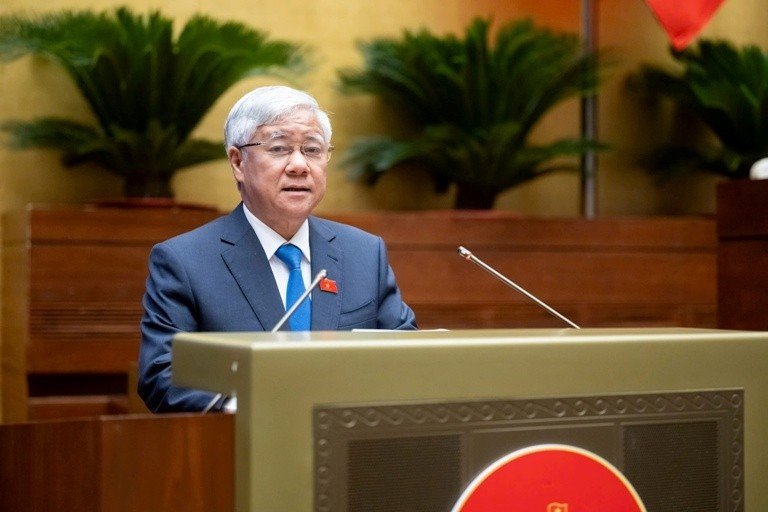 Chủ tịch Ủy ban Trung ương Mặt trận Tổ quốc Việt Nam Đỗ Văn Chiến trình bày Báo cáo tổng hợp ý kiến, kiến nghị của cử tri và Nhân dân gửi đến Kỳ họp thứ 8, Quốc hội khóa XV. Ảnh: TL. Chủ tịch Ủy ban Trung ương Mặt trận Tổ quốc Việt Nam Đỗ Văn Chiến trình bày Báo cáo tổng hợp ý kiến, kiến nghị của cử tri và Nhân dân gửi đến Kỳ họp thứ 8, Quốc hội khóa XV. Ảnh: TL.